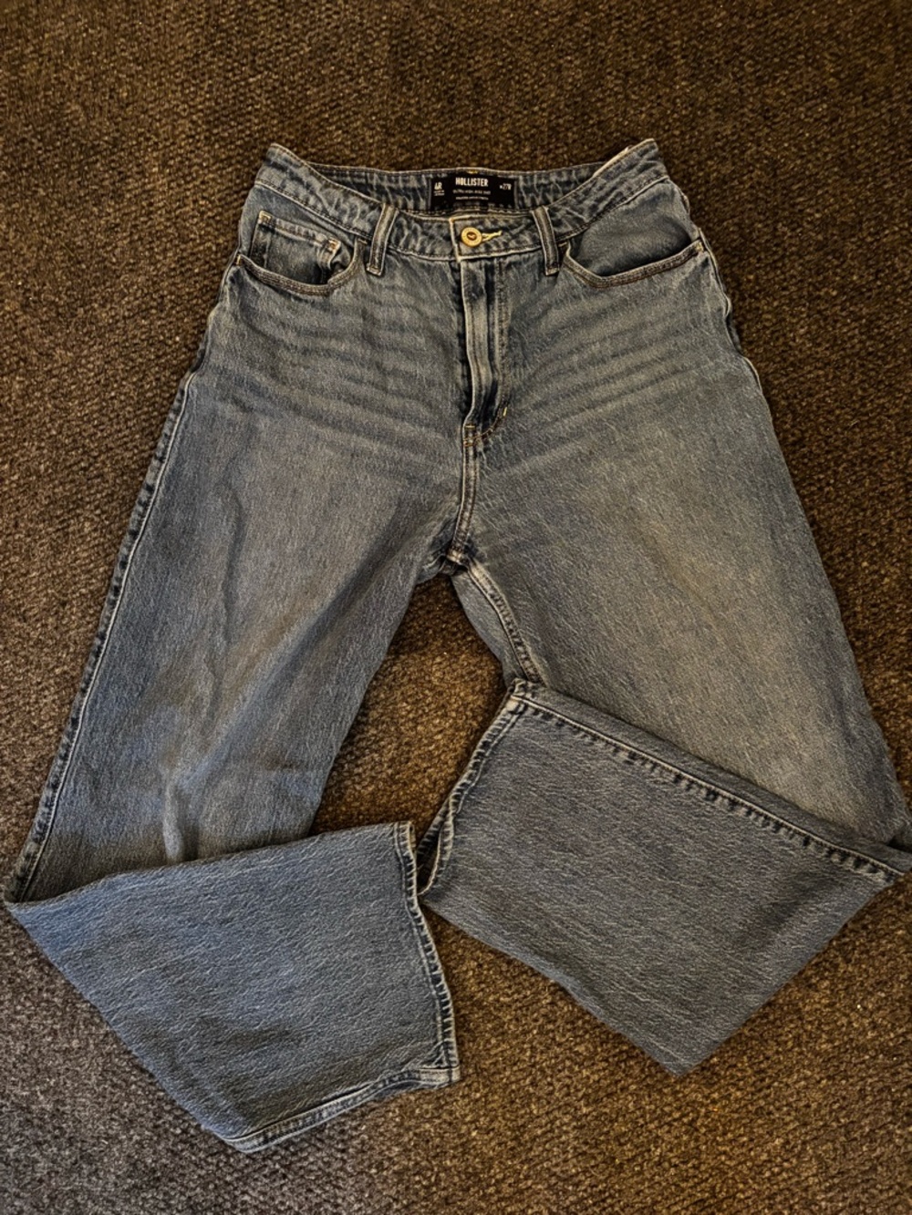 Hollister Ultra High-Rise Dad Jeans in Blue